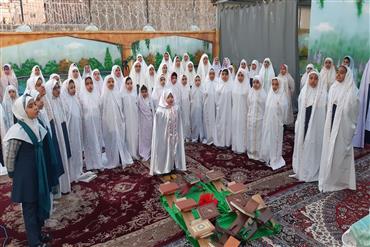 سرود دانش آموزان مهاد دخترانه بهارستان در جشن میلاد امام حسن (ع) و ضیافت افطار