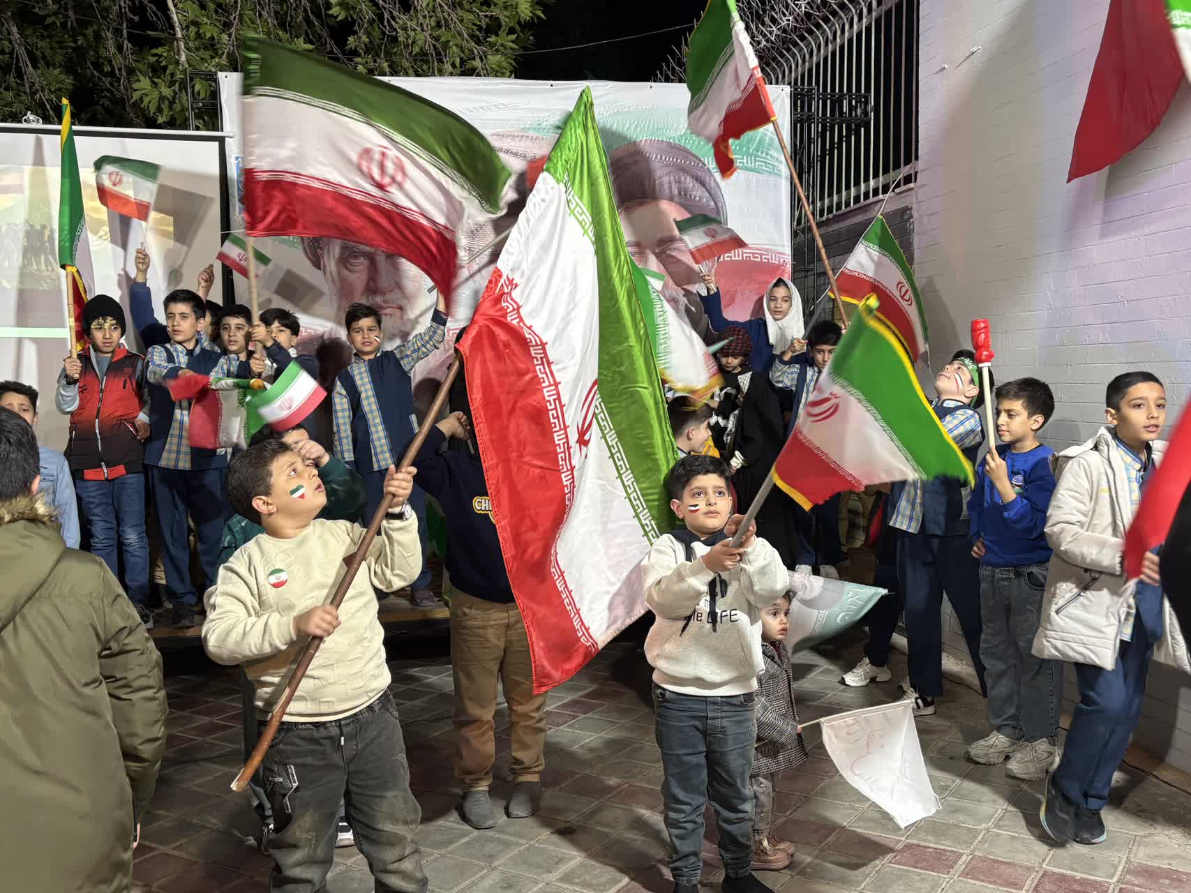 قرار دانش آموزی ایران جان