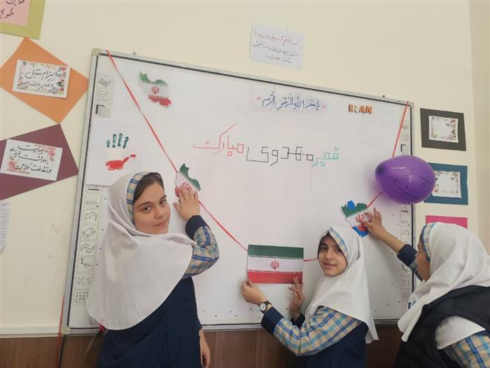 📆 ۱۲ بهمن ماه

🎊تزیین کلاس‌ها توسط نازنین دختران بمناسبت فجر مهدوی🎉