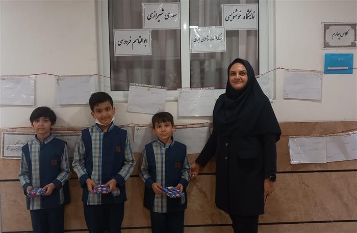 نمایشگاه خوشنویسی اشعار شاعران بزرگ سعدی و فردوسی