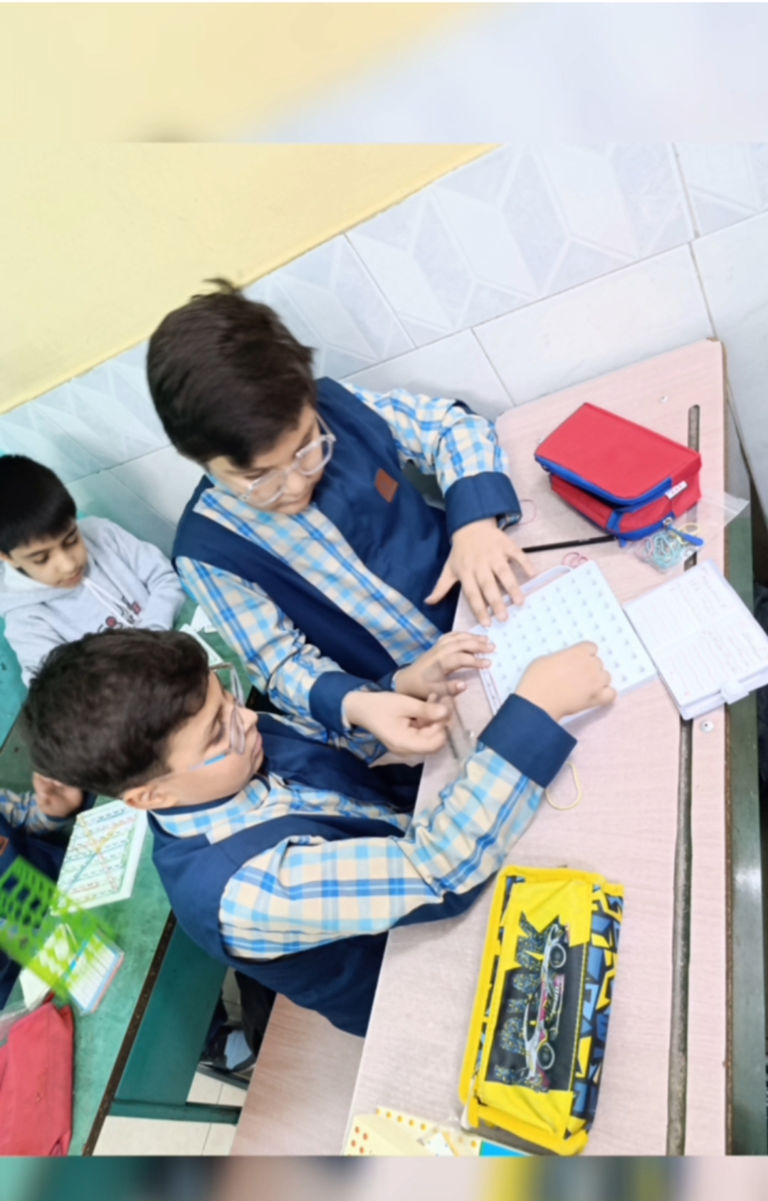 زنگ هوش تخته میخی تقارن دو تایی و چهارتایی