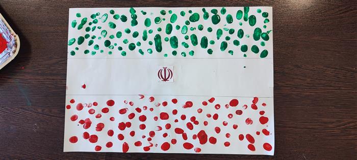 نقاشی پرچم ایران به مناسبت شروع دهه فجر پیش دبستانی