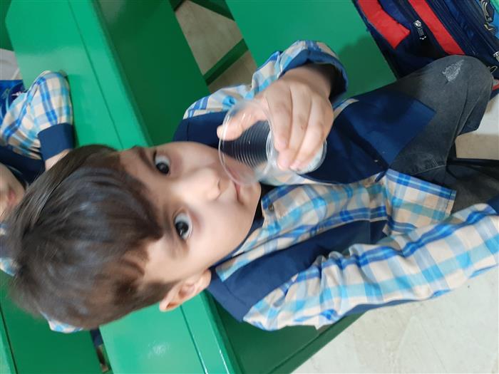 اشنایی با ویژگی‌های اب(بی رنگ،بی بو،بی مزه)
